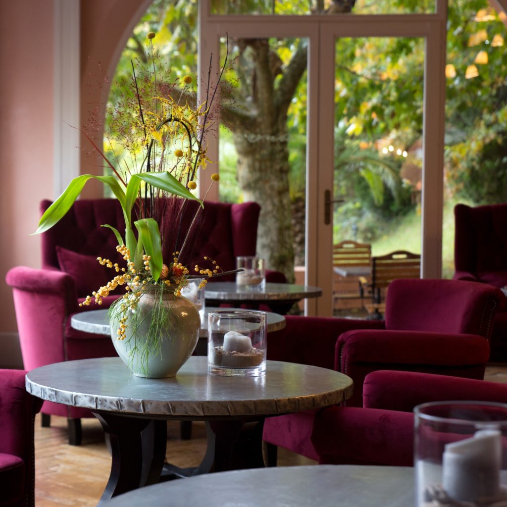 DECORATION SALLE ACCUEIL HOTEL CHANTACO ST JEAN DE LUZ
